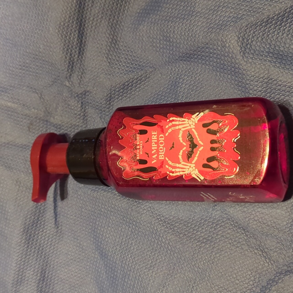 Bath & Body Works Vampire Blood Foaming Hand Soap 8oz NEW